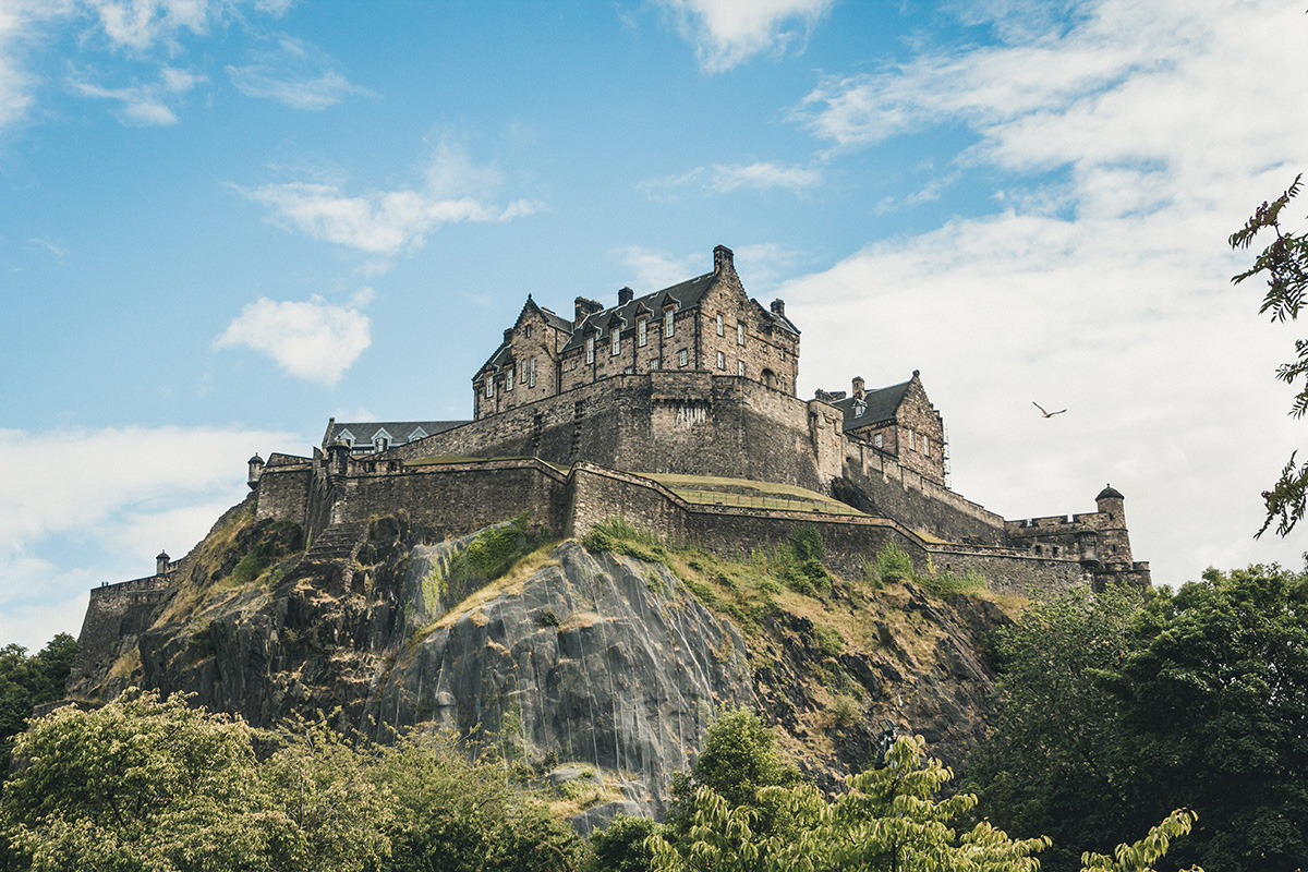 Edinburgh-Castle-in-Summer Edinburgh Castle in Summer
